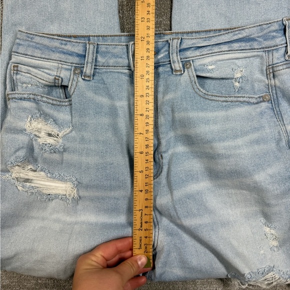 American Eagle Highest Rise Distressed Mom Jean Light Wash Size 10 Long Flawed - Picture 6 of 10
